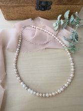 Load image into Gallery viewer, Pink and white Pearl necklace