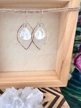 Load image into Gallery viewer, Mother of Pearl Petal Earrings