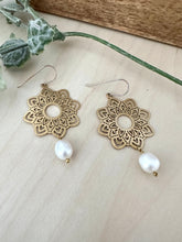 Load image into Gallery viewer, Mandala earrings with a Pearl drop