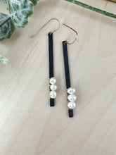 Load image into Gallery viewer, Black and gold pearl stick earrings