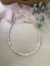 Load image into Gallery viewer, Pink and white Pearl necklace