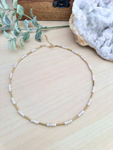 Load image into Gallery viewer, Pearl and gold necklace