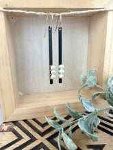 Load image into Gallery viewer, Black and gold pearl stick earrings